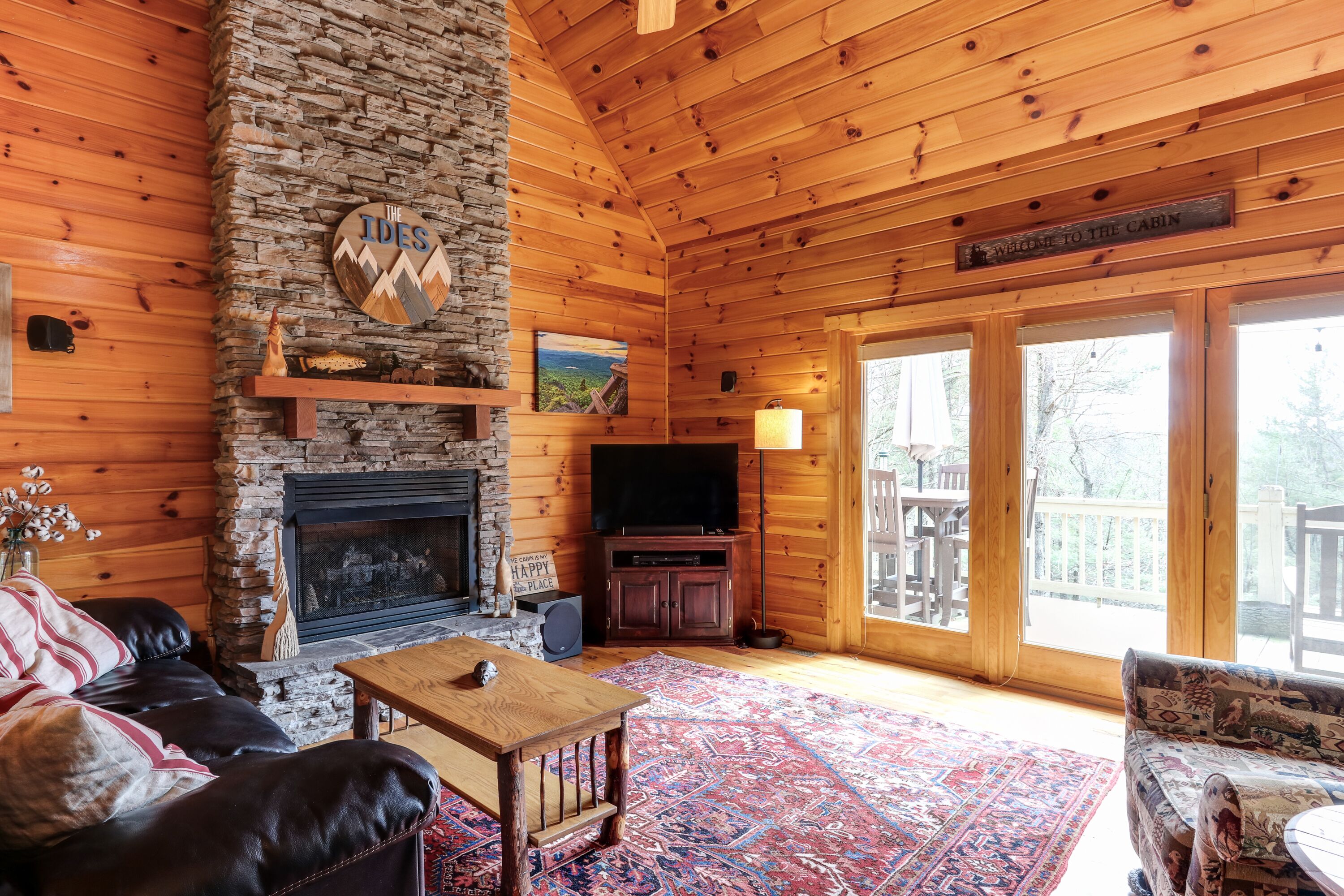 Caravan Cabin - 5 SECLUDED ACRES - Beautiful Views