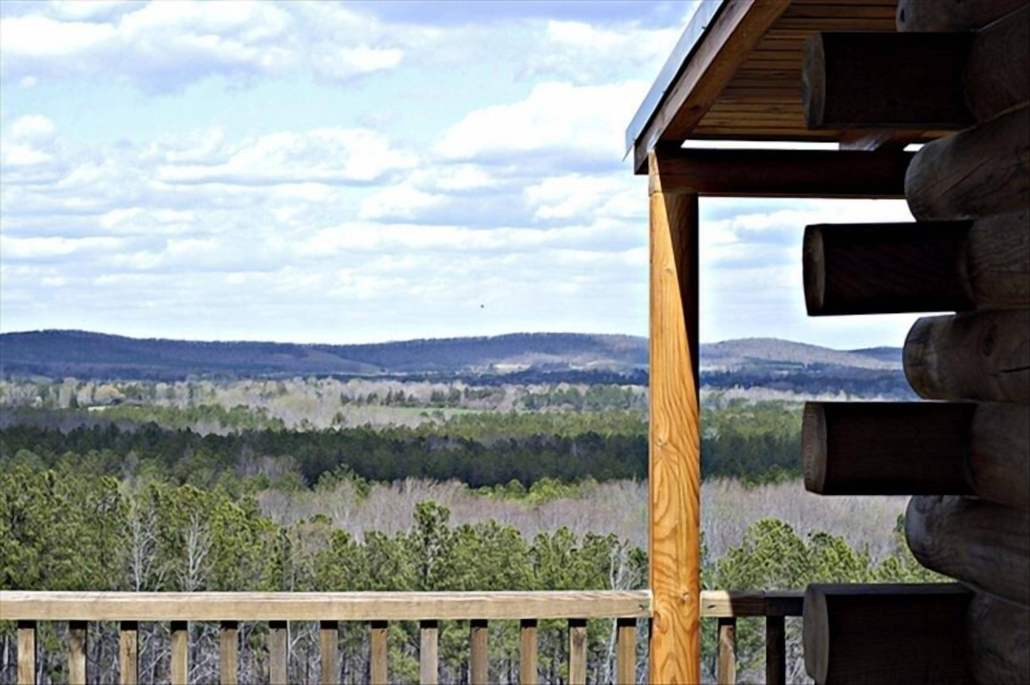 The Pine Cabin - Solid Wood Log Cabin with Awesome Views!