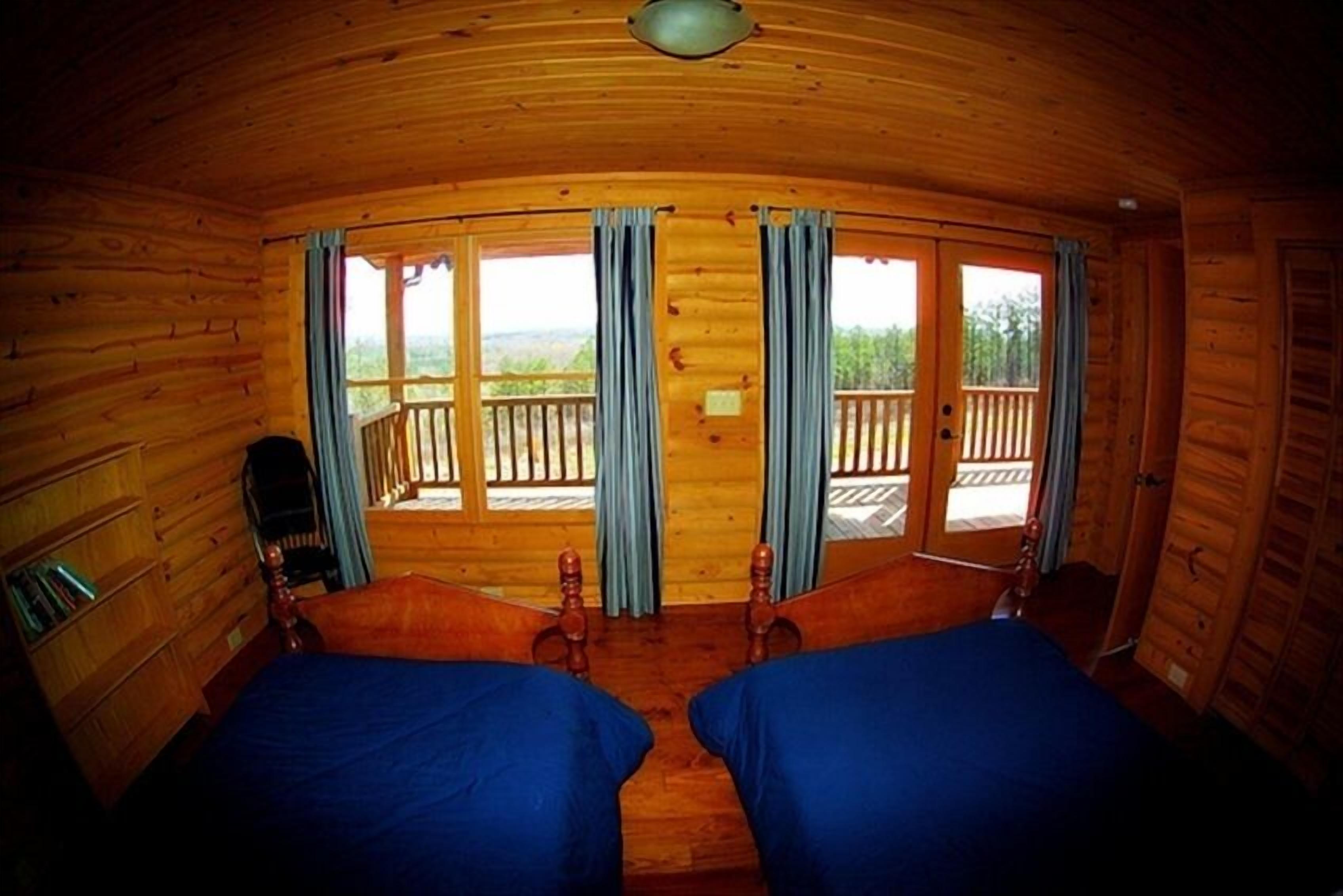 The Pine Cabin - Solid Wood Log Cabin with Awesome Views!