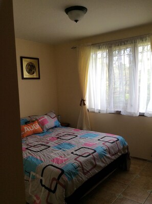 2 bedrooms, in-room safe, iron/ironing board, free WiFi - A charming house surrounded by beautiful nature. Cosy, WiFi & fully equipped. (Nuevo Arenal)