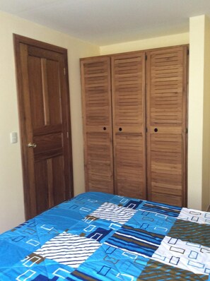 2 bedrooms, in-room safe, iron/ironing board, free WiFi