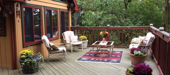 SuMMeR IS HeRe BrinG ur boat and tie to dock, Tavern, huge DECK, KIDS jungle gym