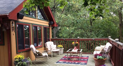 SuMMeR IS HeRe BrinG ur boat and tie to dock, Tavern, huge DECK, KIDS jungle gym
