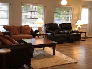 TV, lettore DVD, libri