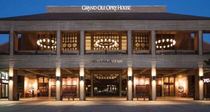 Cozy Riverfront Condo w/ Pool & Free Parking . 7 Miles to Broadway 🎶🎸👢🎻🍷