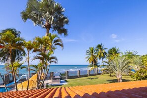Property grounds - Experience Paradise: Beachfront Home w/ Pool & Stunning Ocean Views, rent 2 or 1 (Aguada)