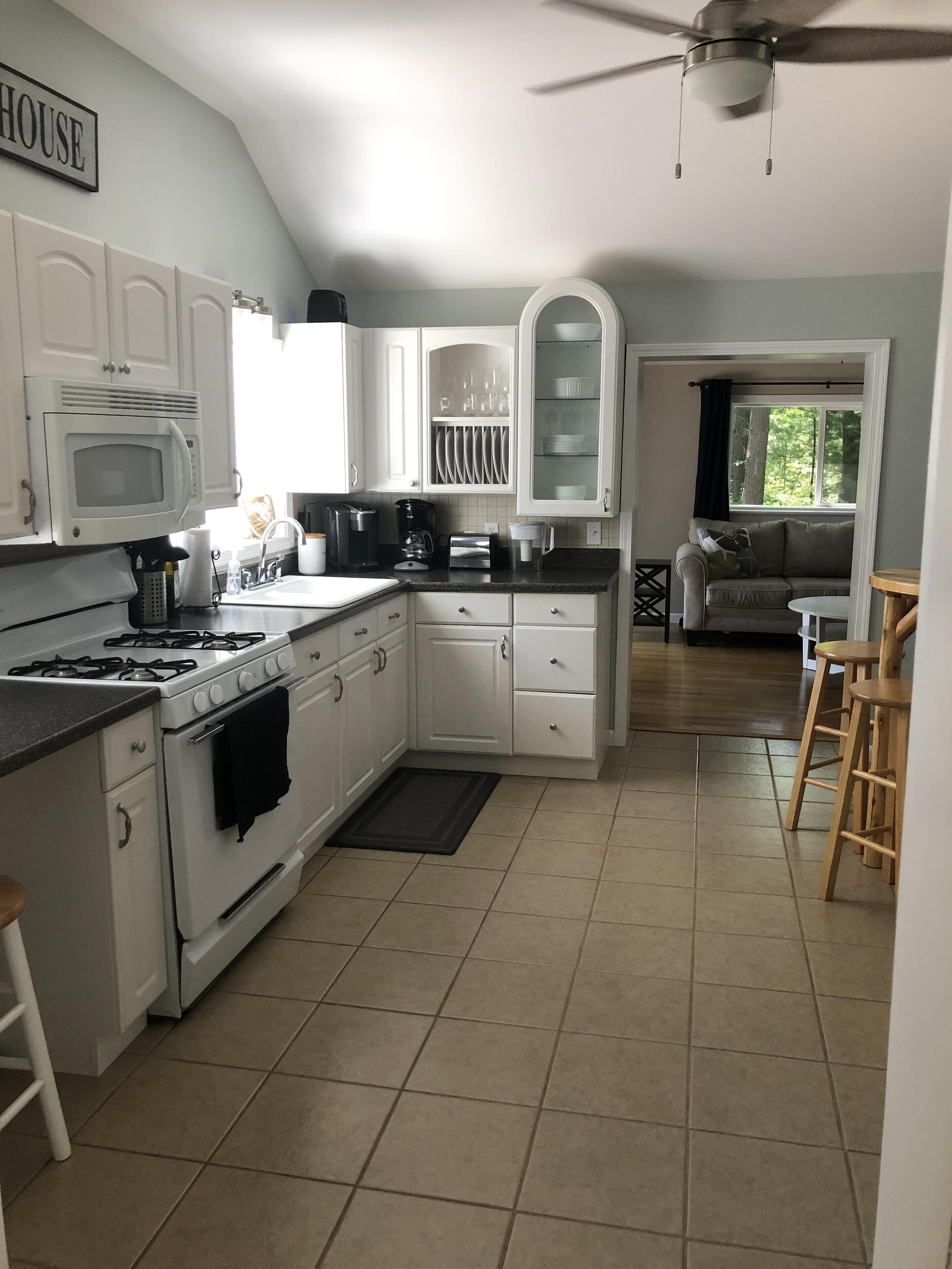 Peaceful Lakefront Getaway 