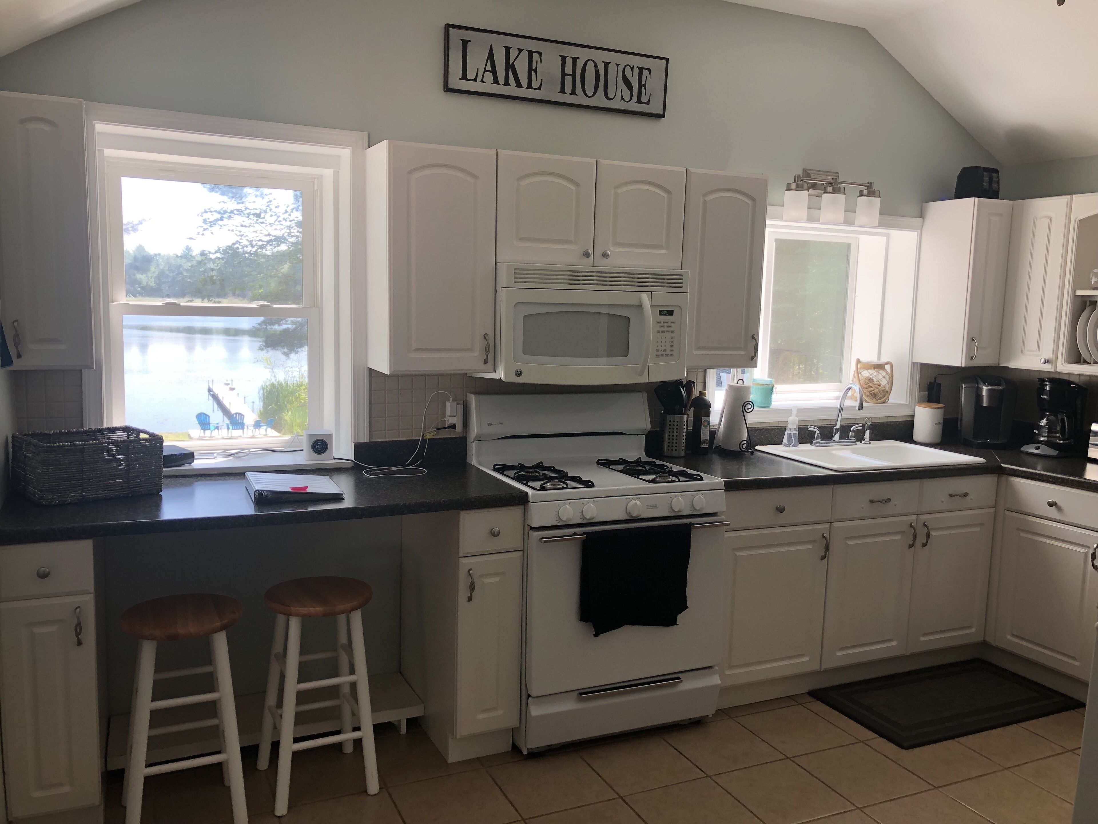 Peaceful Lakefront Getaway 