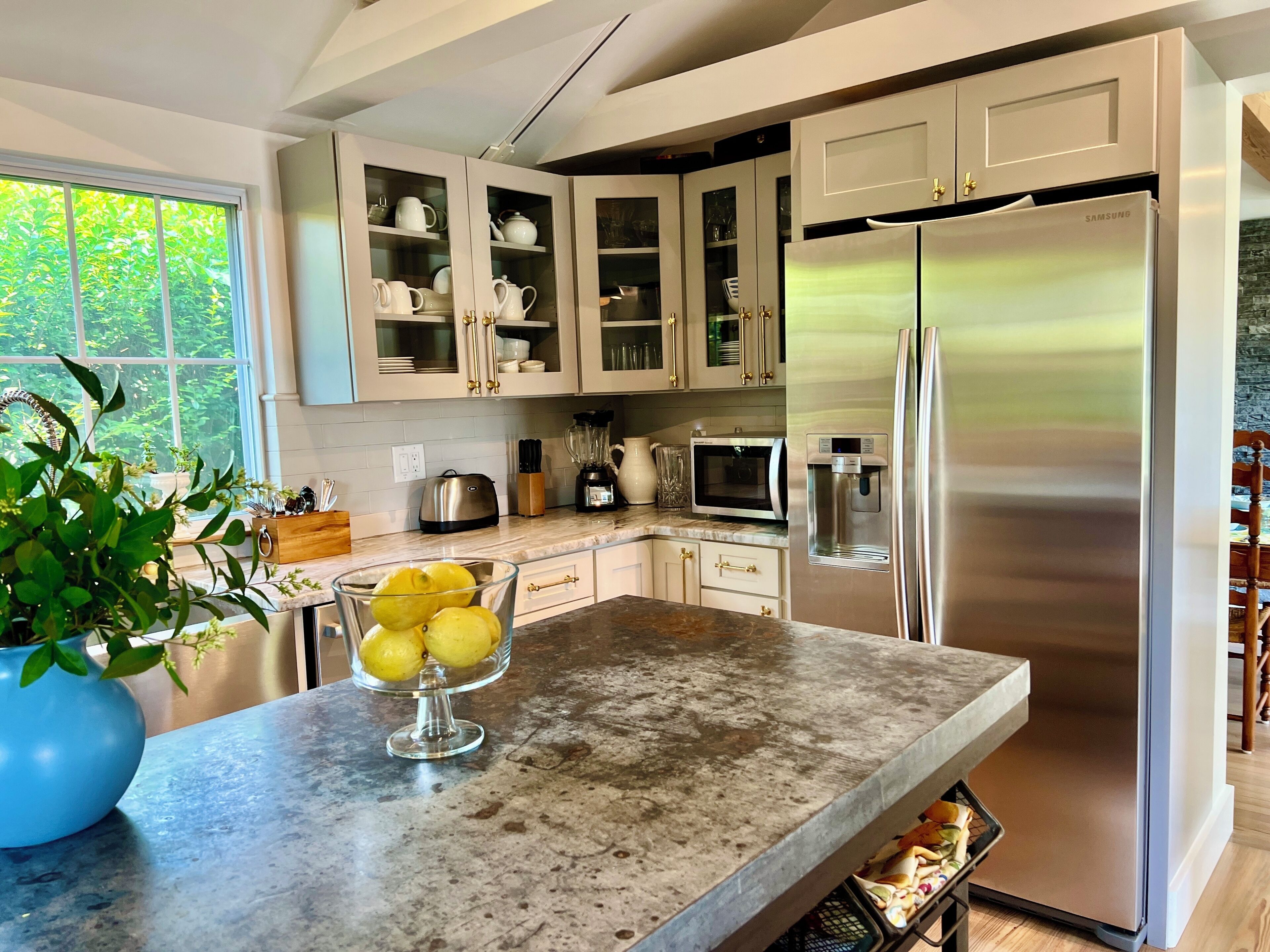 Chef's kitchen - 6 burner Viking Stove 