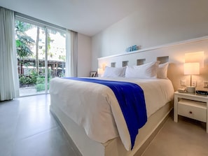 1 bedroom, iron/ironing board, WiFi, bed sheets - Ixchel Beach Hotel. Steps away from North Beach (Isla Mujeres)