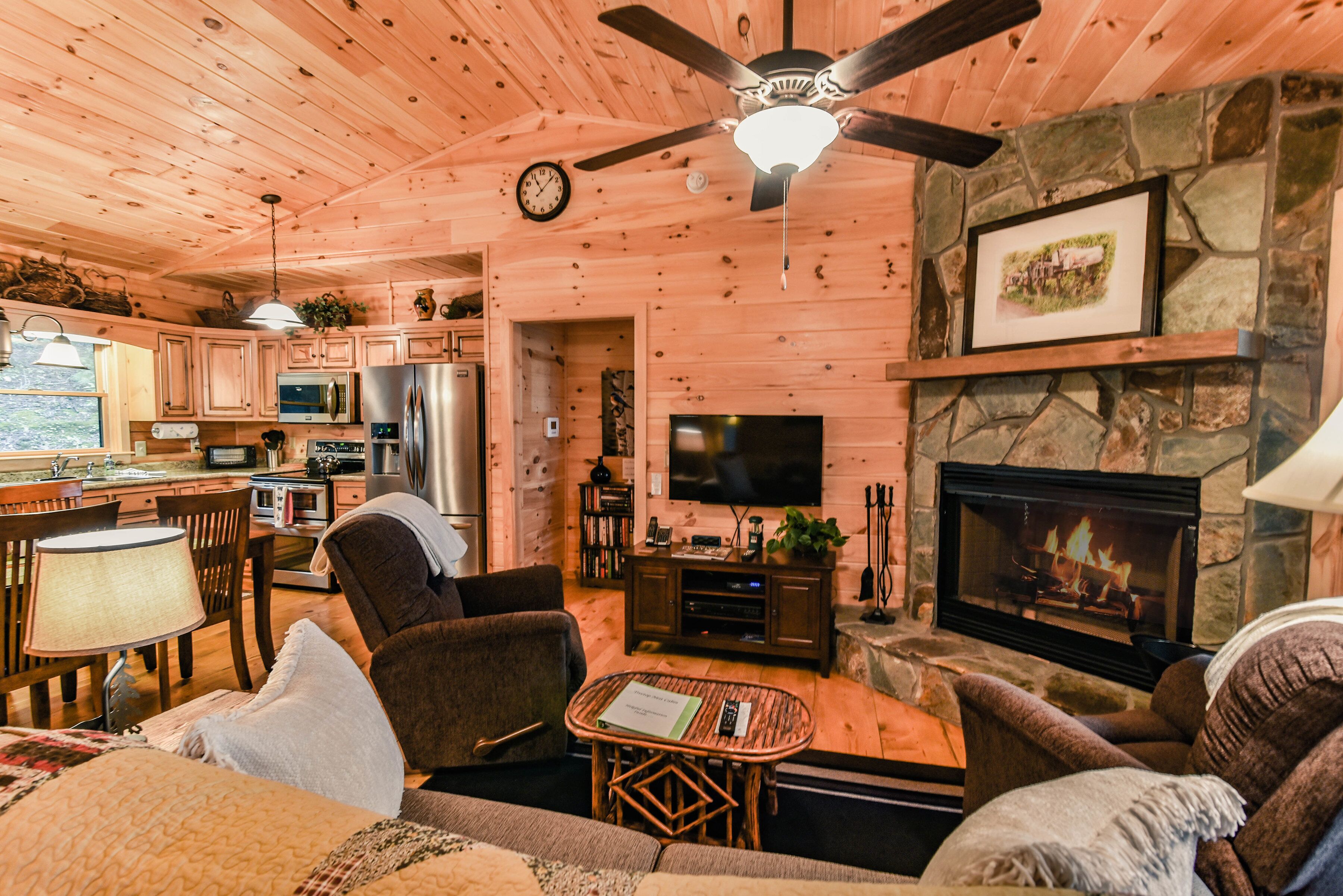 Relax in the Blue Ridge TreeTops - Paved Road to Cabin!