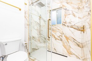 Shower, hair dryer, towels, shampoo - Updated Vintage Beach Cottage | Steps to Beach | Great Pricing! | Couldn't Be Cuter! (Newport Beach)