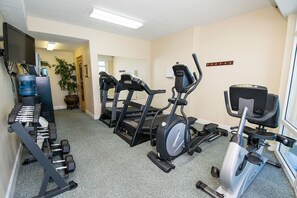 Fitness facility - Luxury Retreat Ocean Front Balcony 300 sq, with Front Row Beach Service Included (Panama City Beach)