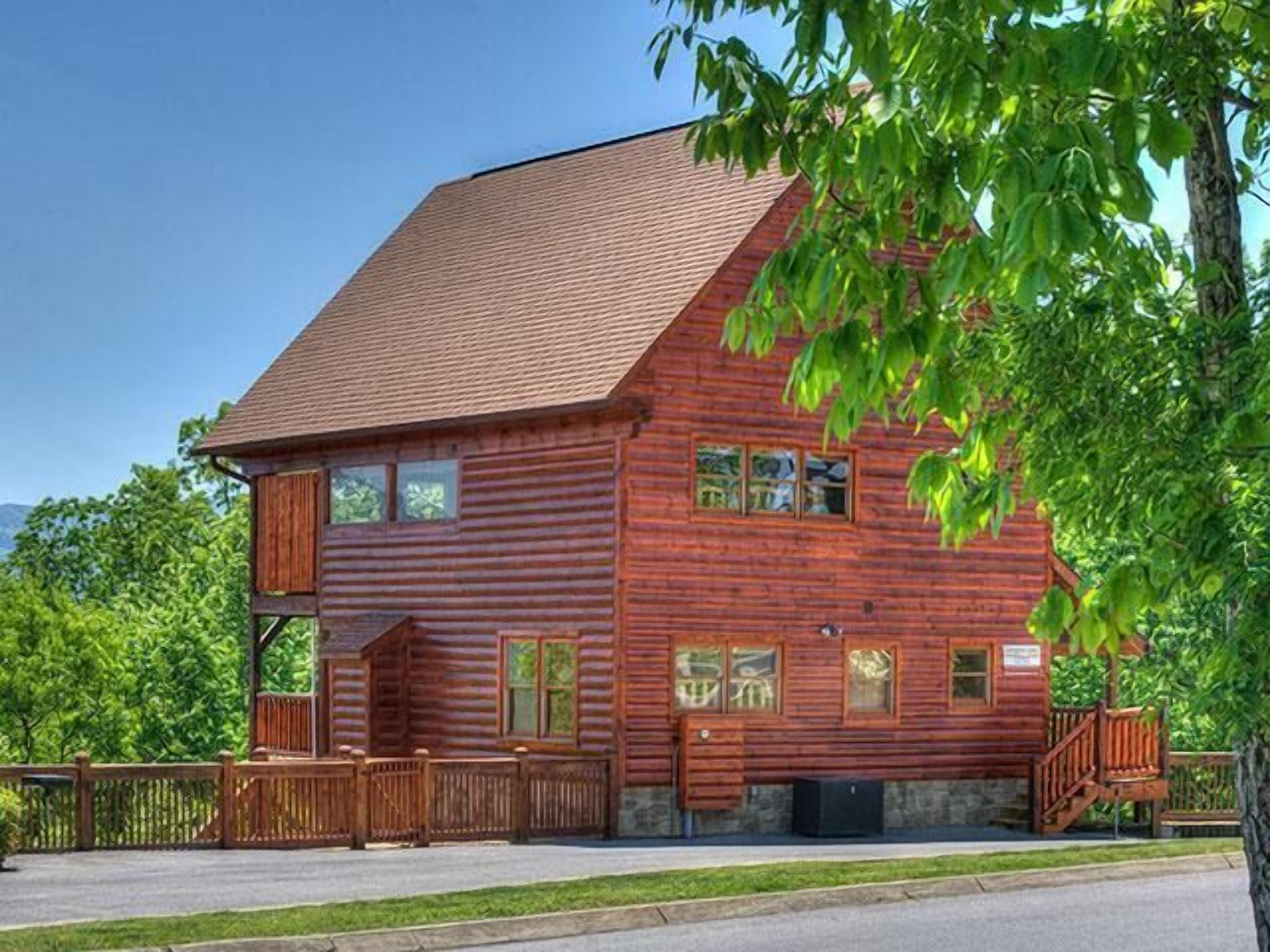 Love Nest - Gorgeous Mountain View!| Brand New Hot Tub!| Luxury Resort Cabin