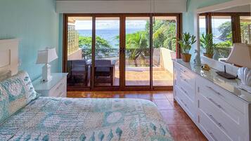 3 bedrooms, in-room safe, iron/ironing board, travel cot