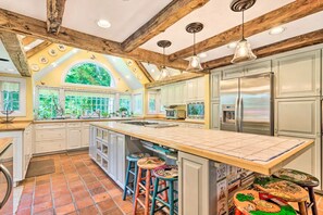 Køleskab, mikrobølgeovn, ovn, kogeplade