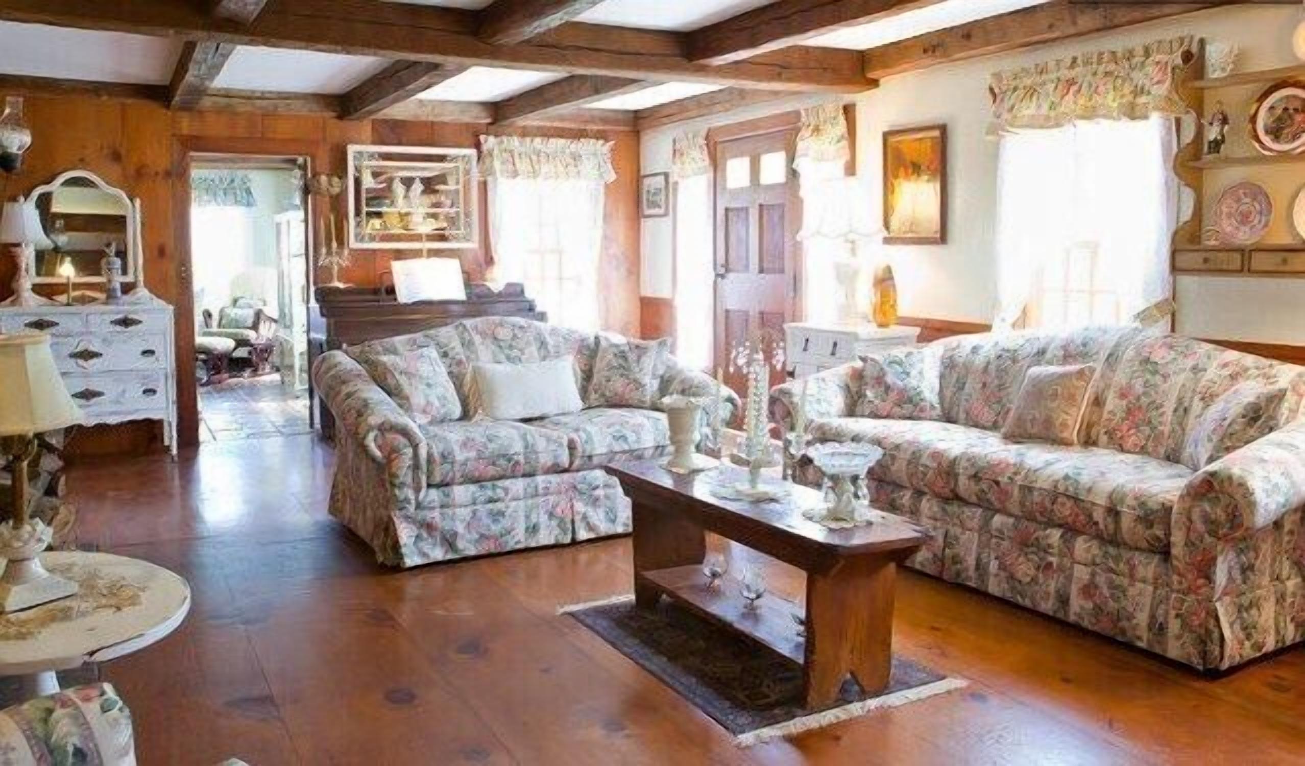 Waterfront Pool Sturbridge Village Country Estate