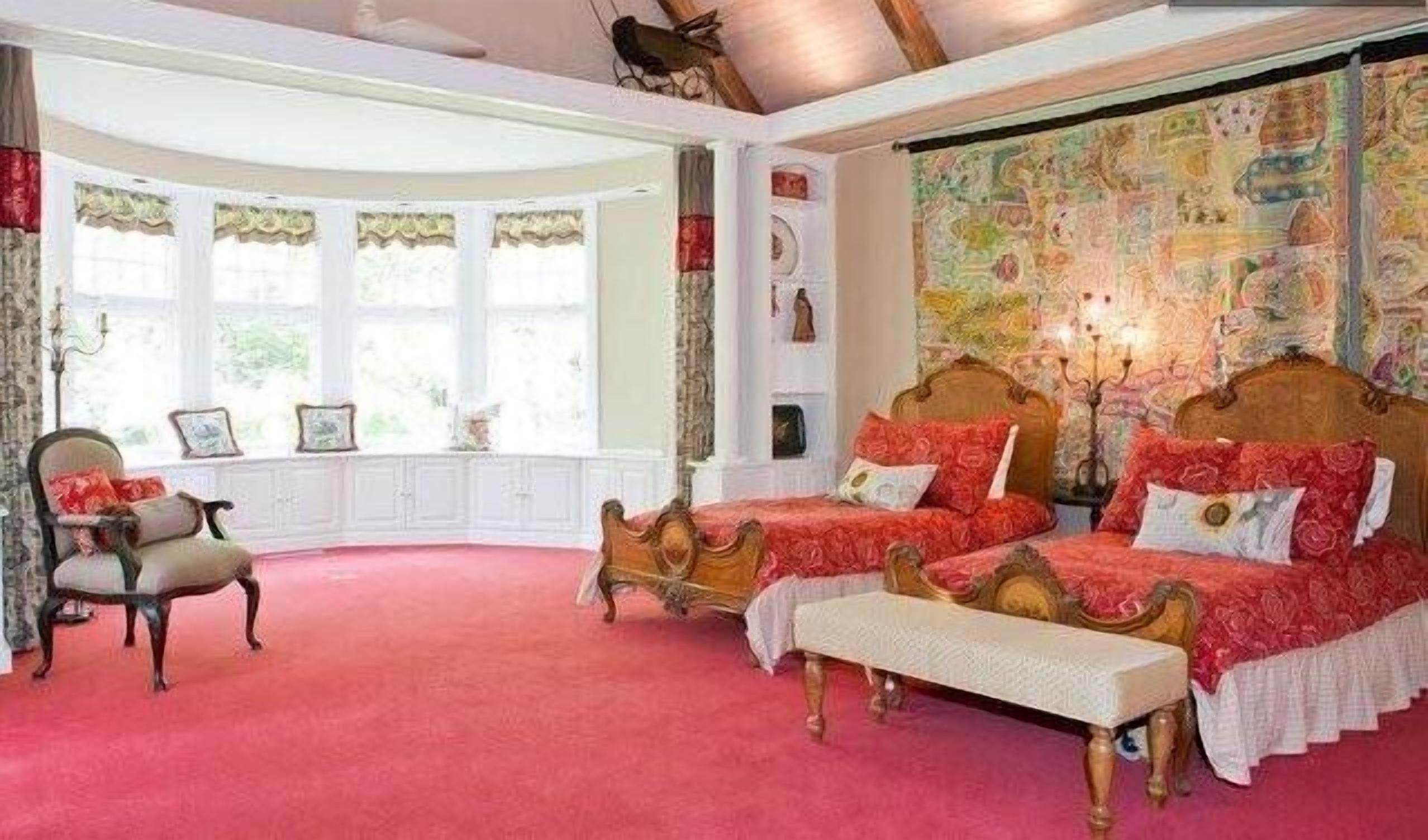 Waterfront Pool Sturbridge Village Country Estate