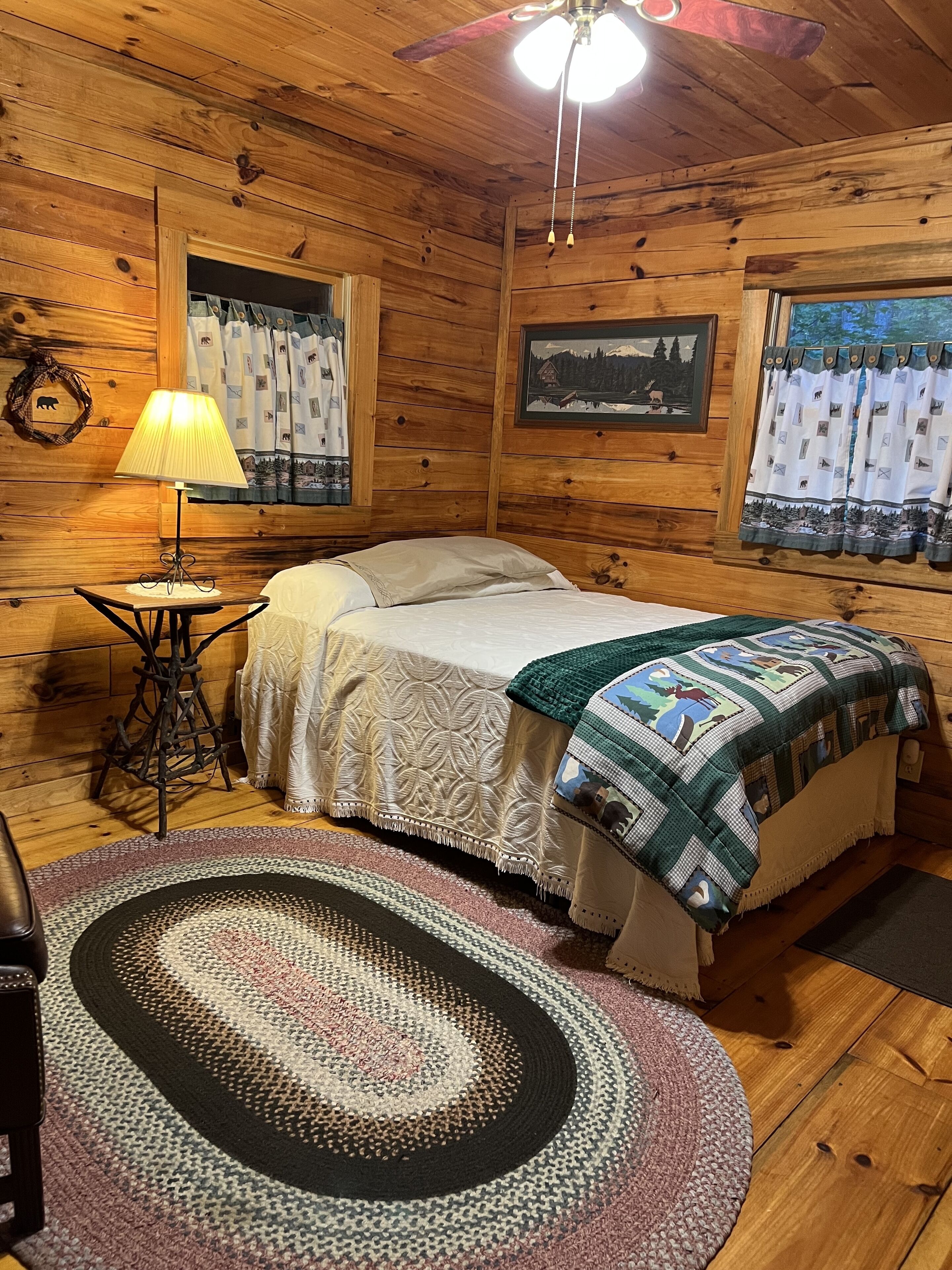 Glenn Acres- Pine Ridge Chalet-  Creekside- Mountain-Secluded-QUIET!