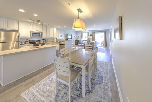 The Palms | Family-Friendly Rehoboth Condo | Pool + 10 Min to Beach & Outlets