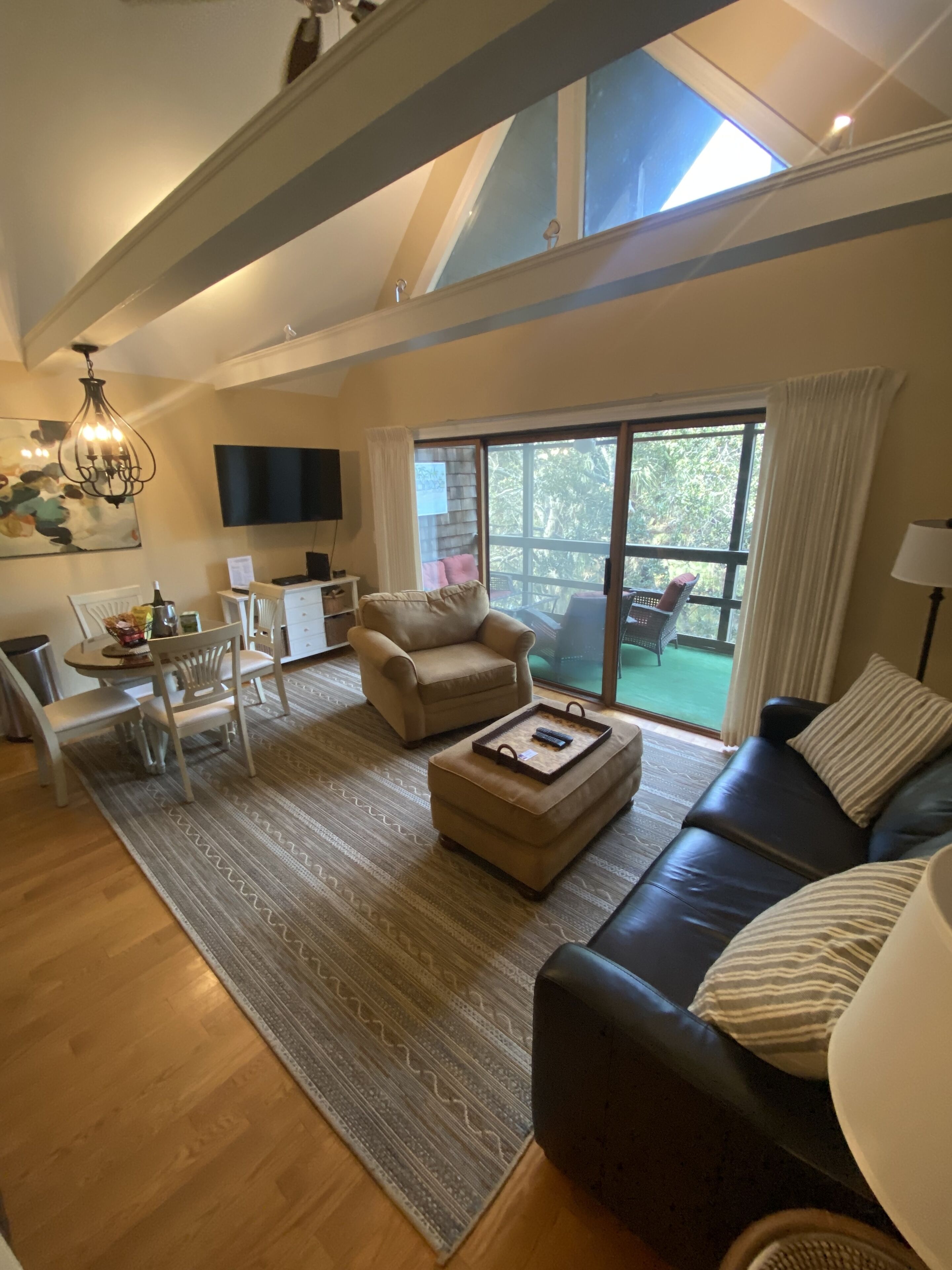 200 steps to Beach! Best Location!!! Oct-Nov 25% discount for monthly stay