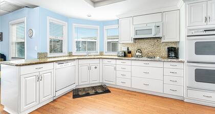 Upstairs Ocean View Condo | Steps to Beach | Multiple Patios! | Cool, Coastal Interior | Sleeps 10!