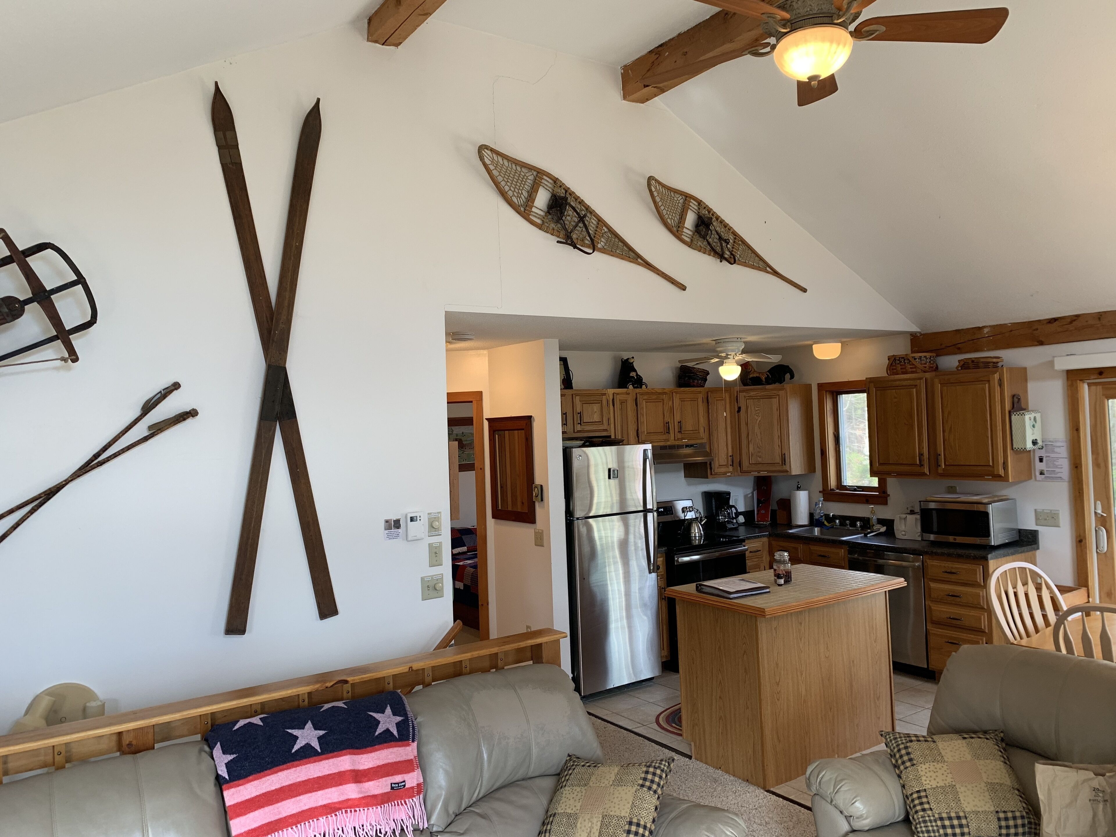 4 BR, 2BA: Comfy, Clean & Family Friendly - 15 mins to Mount Snow!