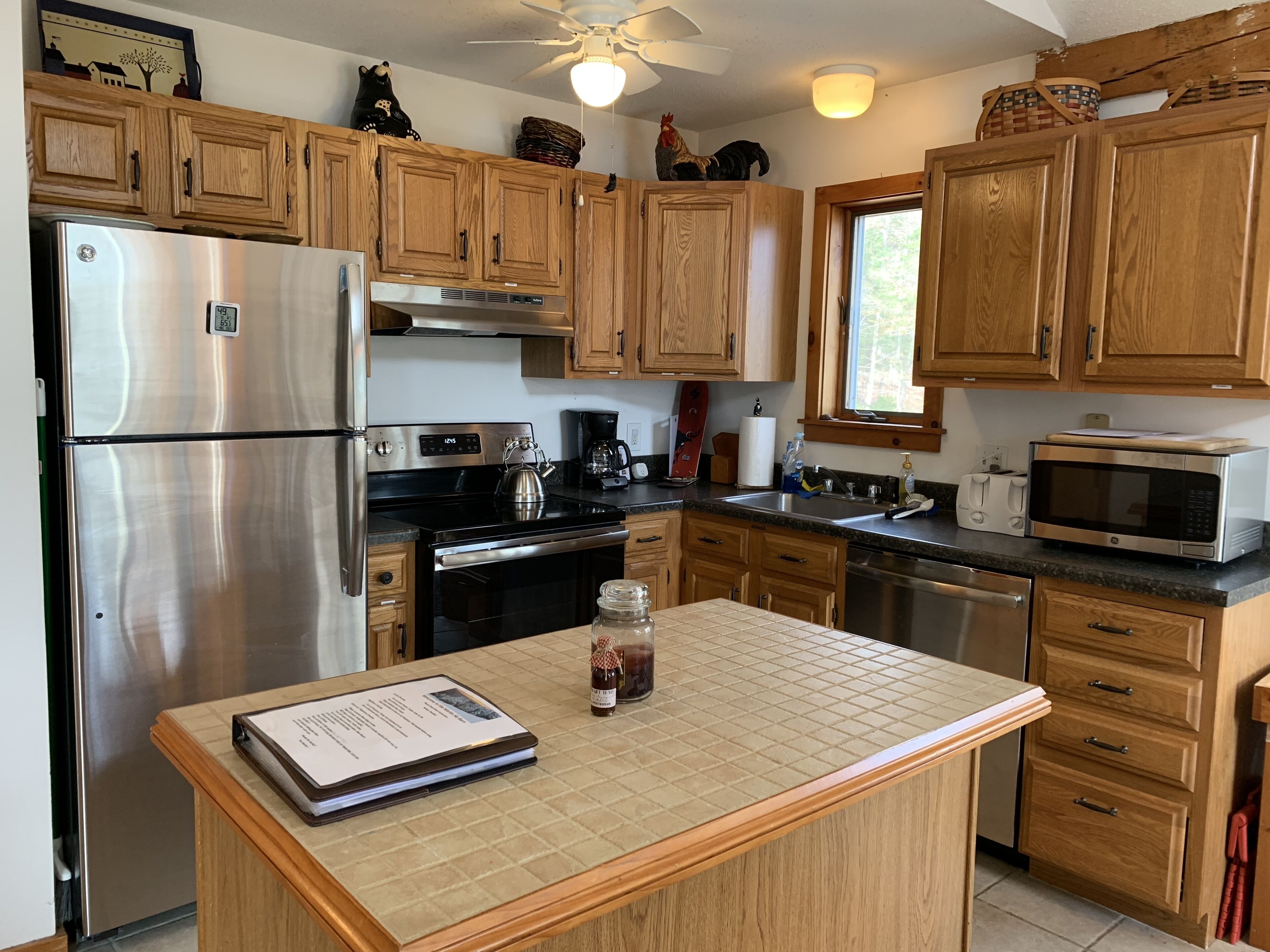 4 BR, 2BA: Comfy, Clean & Family Friendly - 15 mins to Mount Snow!