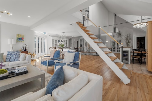 ✨ Luxury Coastal Estate | 🏝 Rooftop Deck | 🎾 Tennis | 🔥 Firepit | Sleeps 20