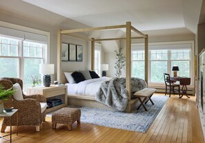 8 habitaciones, escritorio y tabla de planchar con plancha