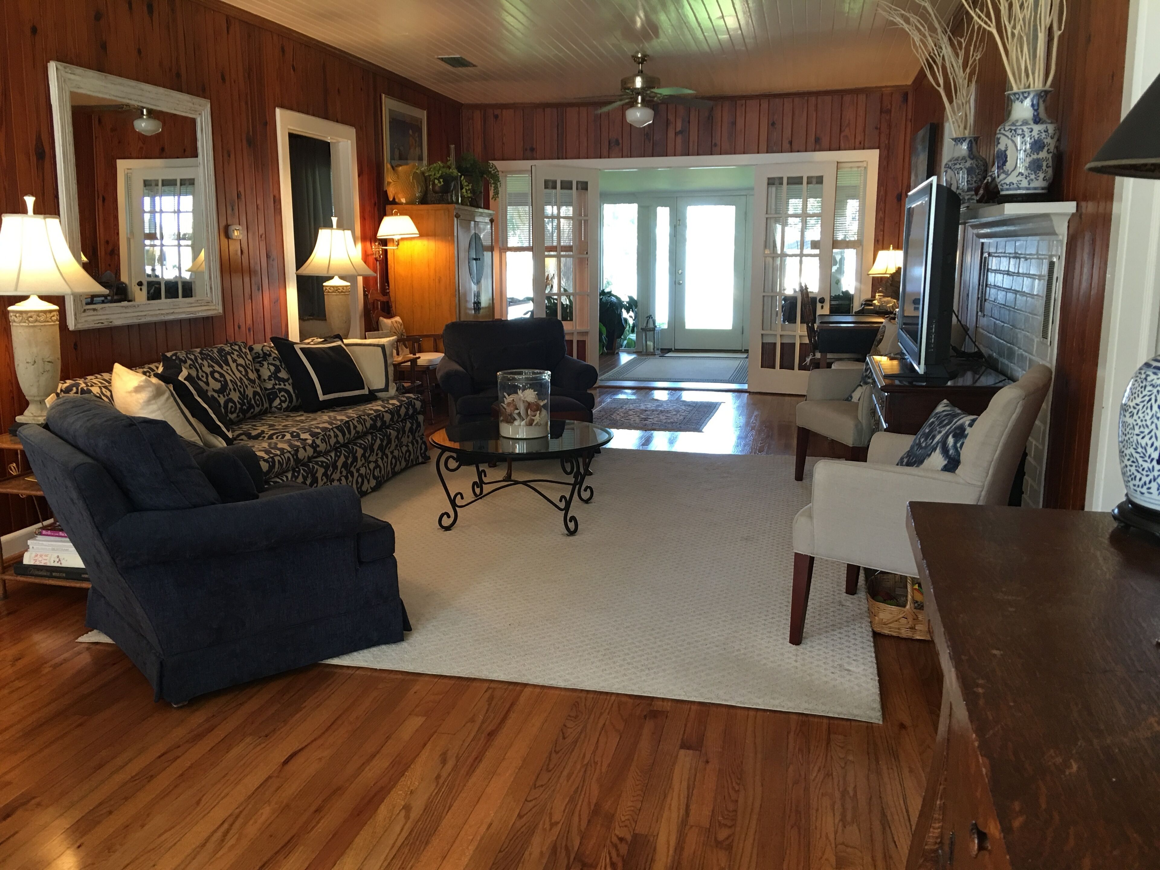 Large Family Friendly Mobile Bay Home Near Shopping, Dining and Grand Hotel.