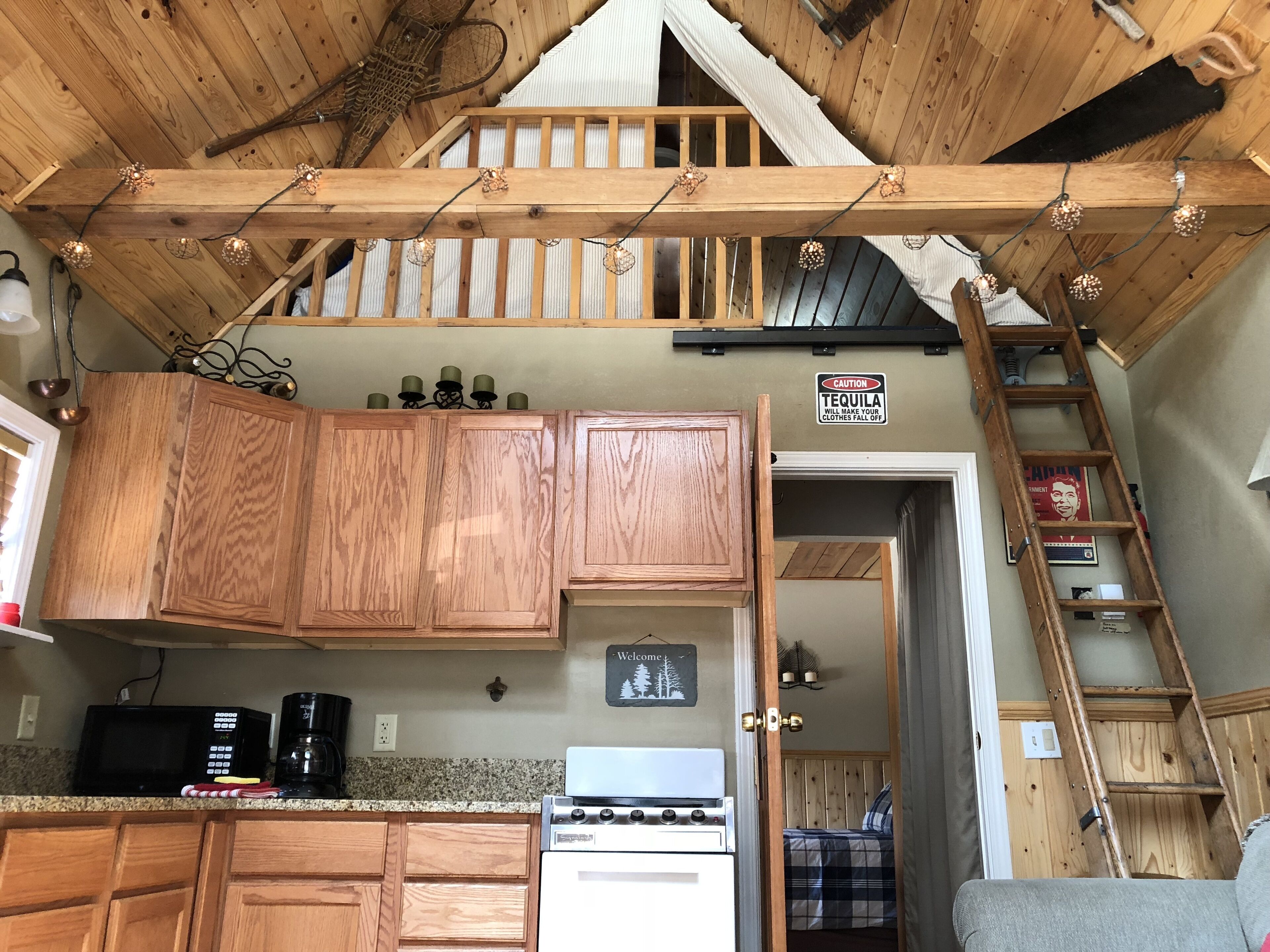 Cozy cabin at beautiful Bucks Lake, across road from lake.  Recently remodeled.