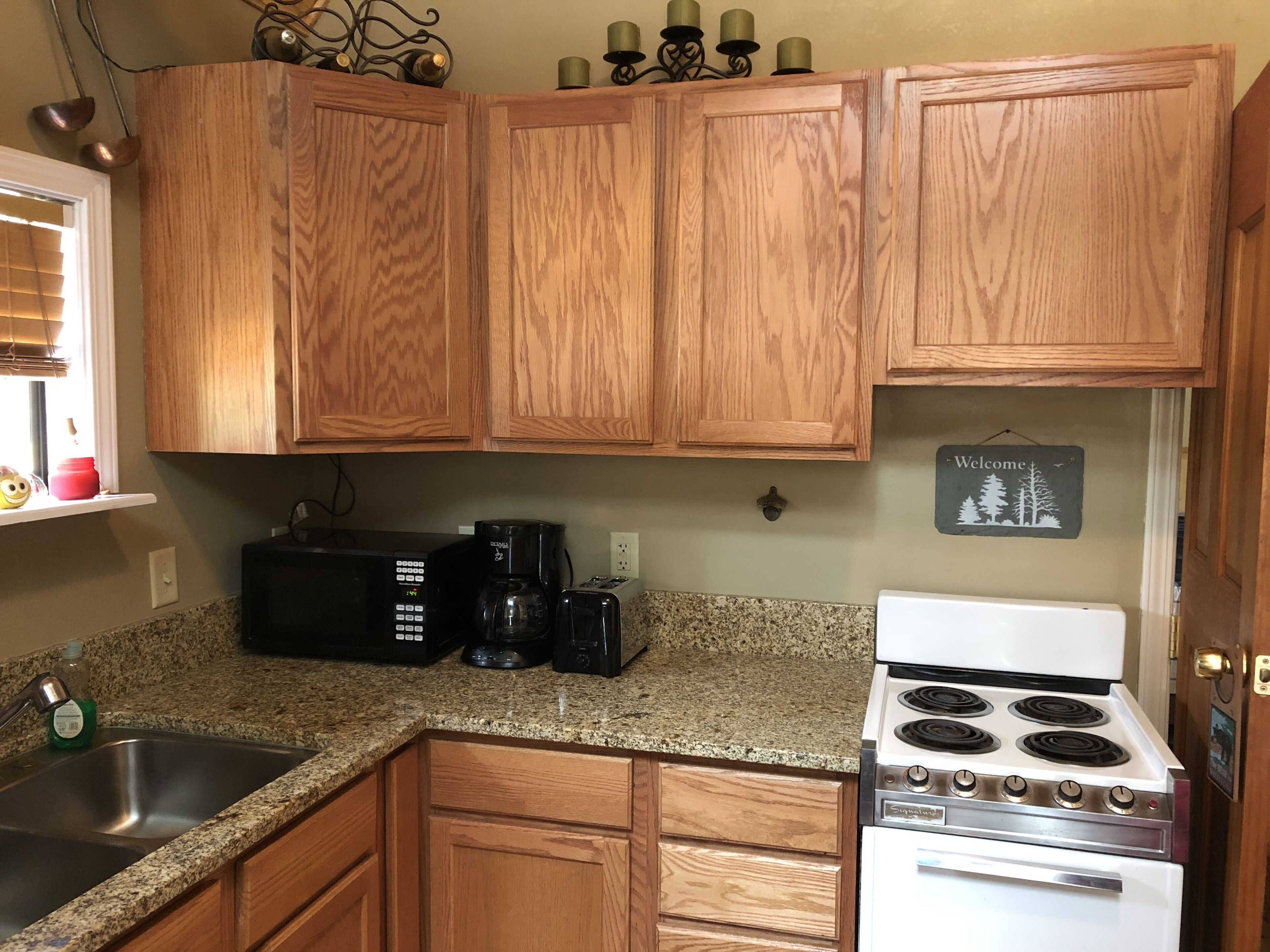 Cozy cabin at beautiful Bucks Lake, across road from lake.  Recently remodeled.