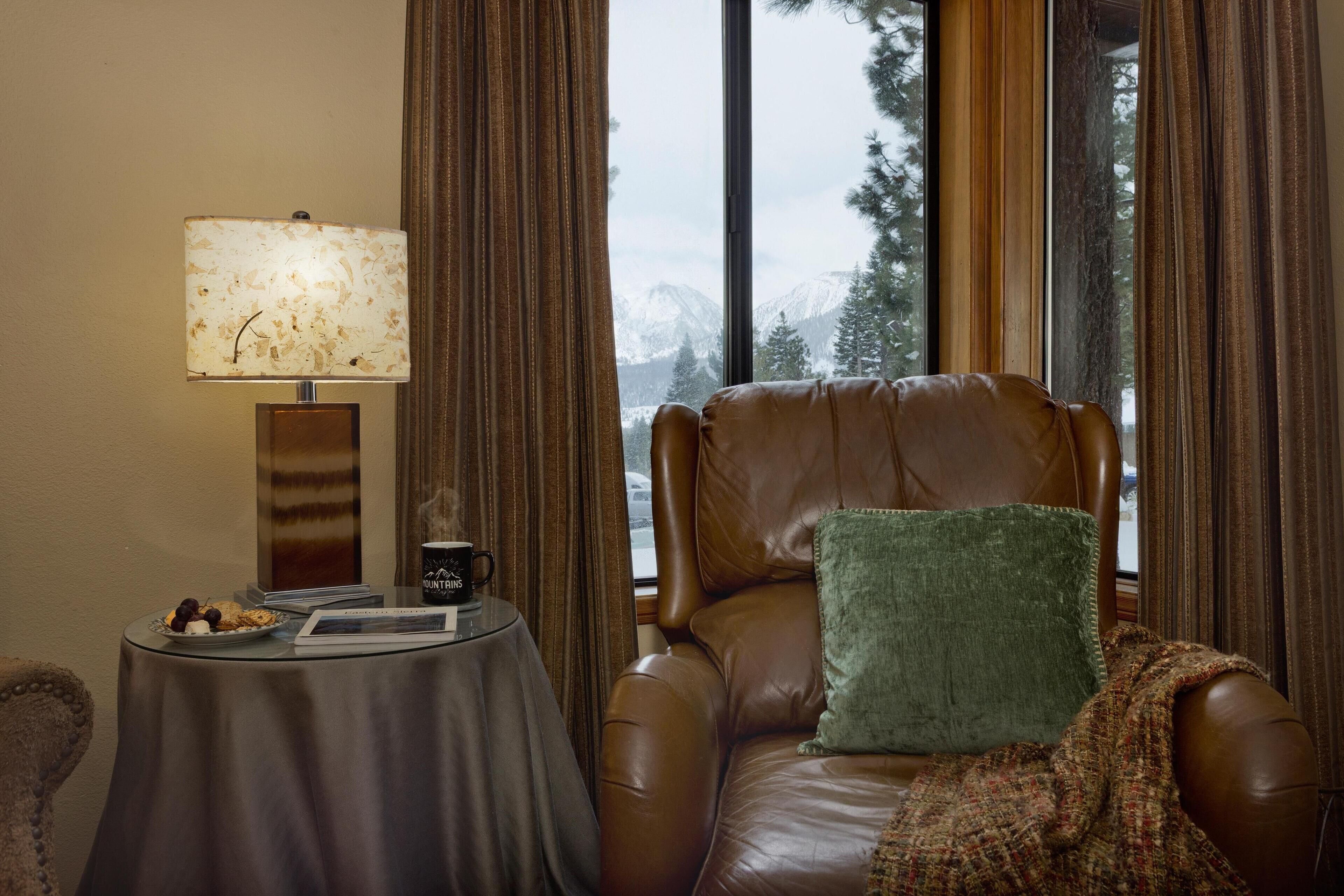 Smart TV, fireplace, DVD player, table tennis