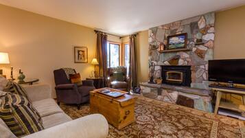 Smart TV, fireplace, DVD player, ping pong