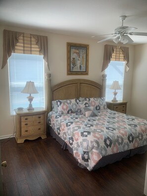 5 bedrooms, iron/ironing board, free WiFi, bed sheets - S-Facing Pool, 3.6 mi from Disney, man-gated resort, wheelchair accessible (Kissimmee)