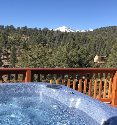 Beautiful Sierra Blanca View / Sleeps 8 / Large Deck & Hot Tub / Near Ski Apache