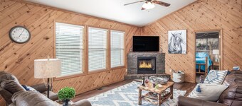 Gran vista de Sierra Blanca, 7300 pies, cubierta nueva, bañera de hidromasaje, wifi, garaje para 2 autos, cerca de Ski