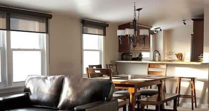 Sunny 3 Bedroom Ski In/ Ski Out to Toll House.