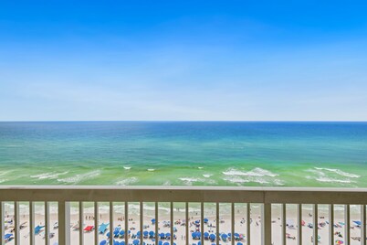 2 BED + 2 BATH: MASTER SUITE ON THE BEACH WITH FREE BEACH SERVICE!!!