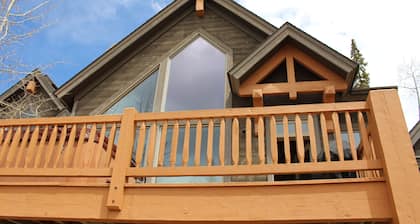 Luxury 5br 4.5 Bath, 2 Primary Bedrooms! Across from Ski Resort. License 005650