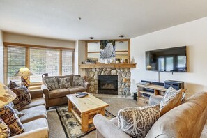 TV - Ski-In-Out Family Home  Main Floor Living, Steps to Trails & Shared Hot Tub (Breckenridge)