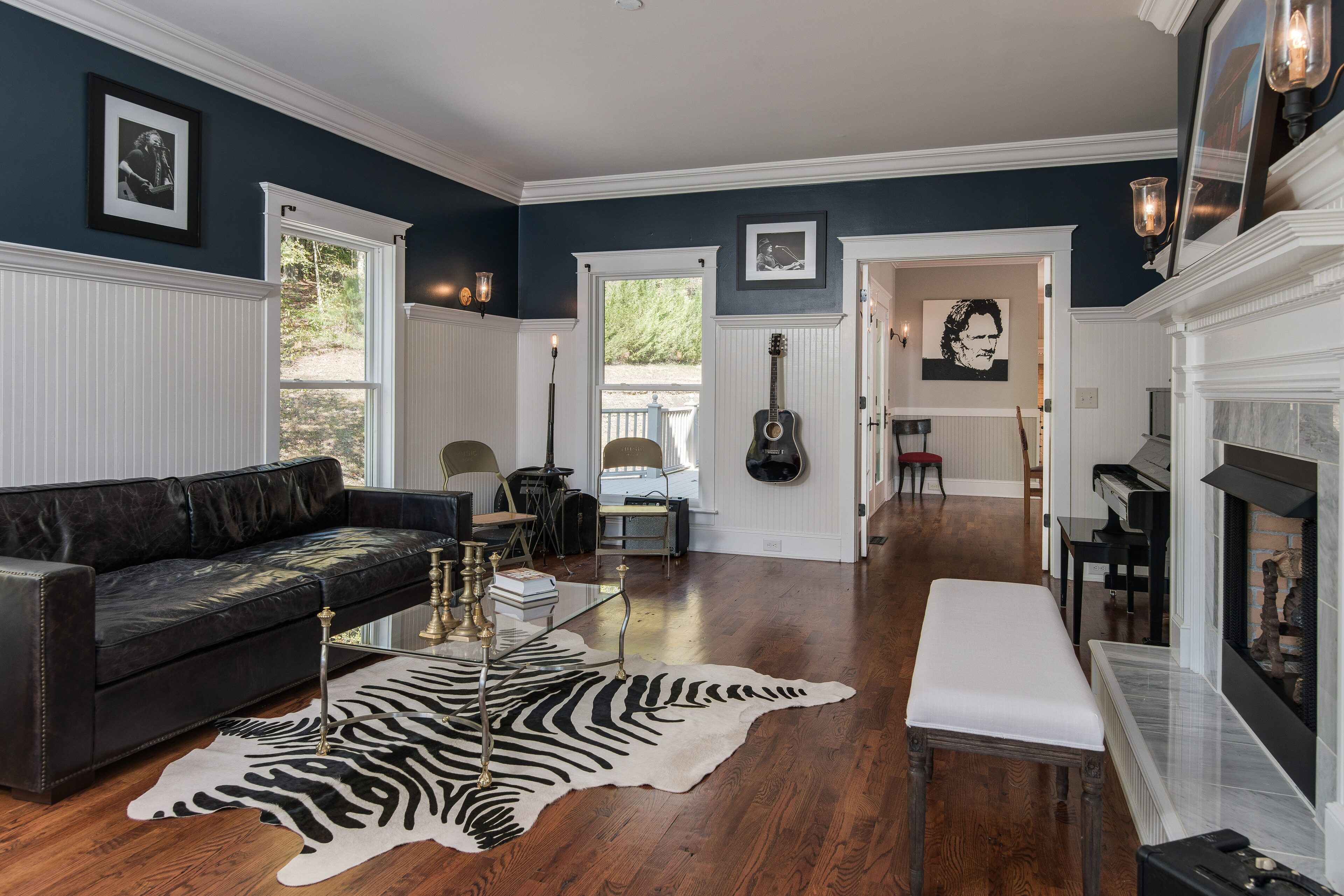 The Big Blue House - 6000sf of Luxury in Leiper's Fork