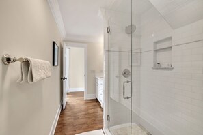 Combined shower/bathtub, hair dryer, towels, soap