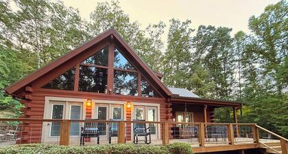 Spacious Cabin Retreat • Hot Tub • Pool Table • Firepit • Near Town/Train • Pets