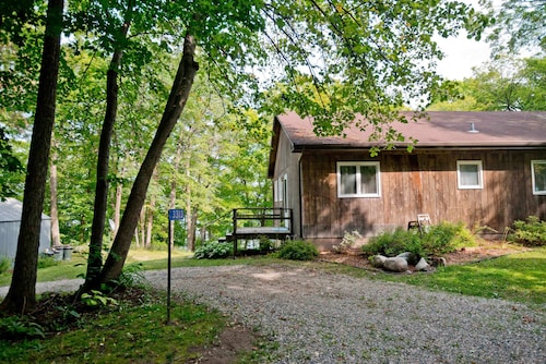 Schönes Seehaus auf 40 Morgen Halbinsel, Sandstrand, Seeblick und alle Annehmlichkeiten