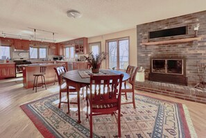 Dining - White Pine Lodge- private lakehome on 40 acres, dock, canoe -click pic to see (Bemidji)