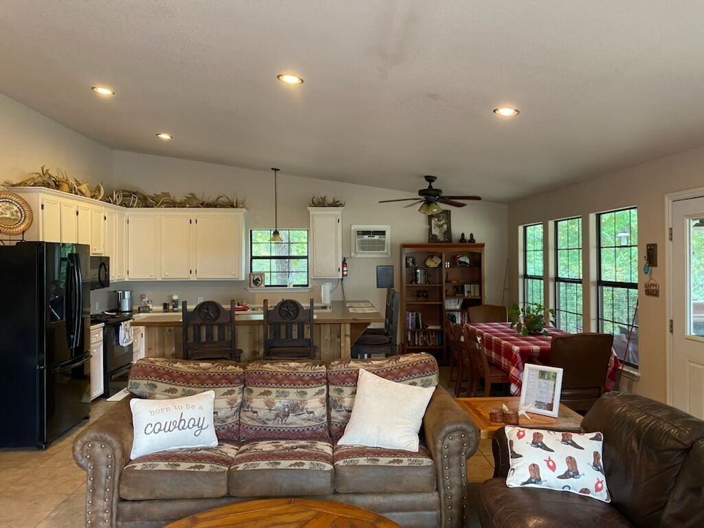 Rockn Rowdy Ranch House - For Animal Lovers !