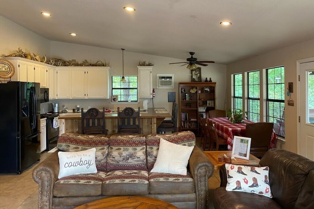 Rockn Rowdy Ranch House - For Animal Lovers !