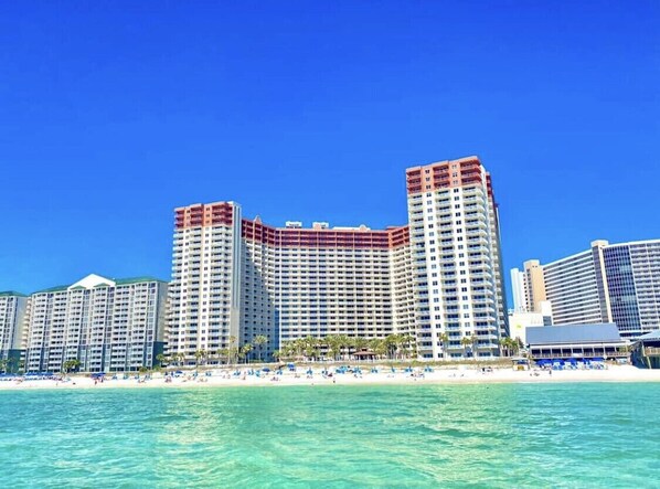 On the beach - 1112: Luxury Beachfront Condo w/Reserved Parking & Wifi (Panama City Beach)